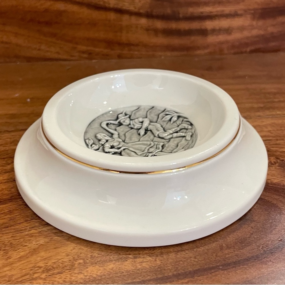 Vintage Evans Ceramic Round Ashtray White with Gold Trim - Picture 5 of 9